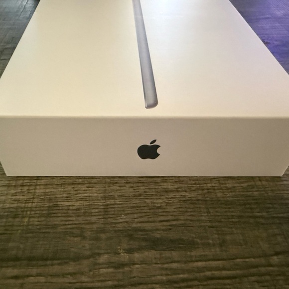 iPad - Sleek midnight 9th GEN 2023 10.2 inch screen laptop case included - Picture 6 of 17